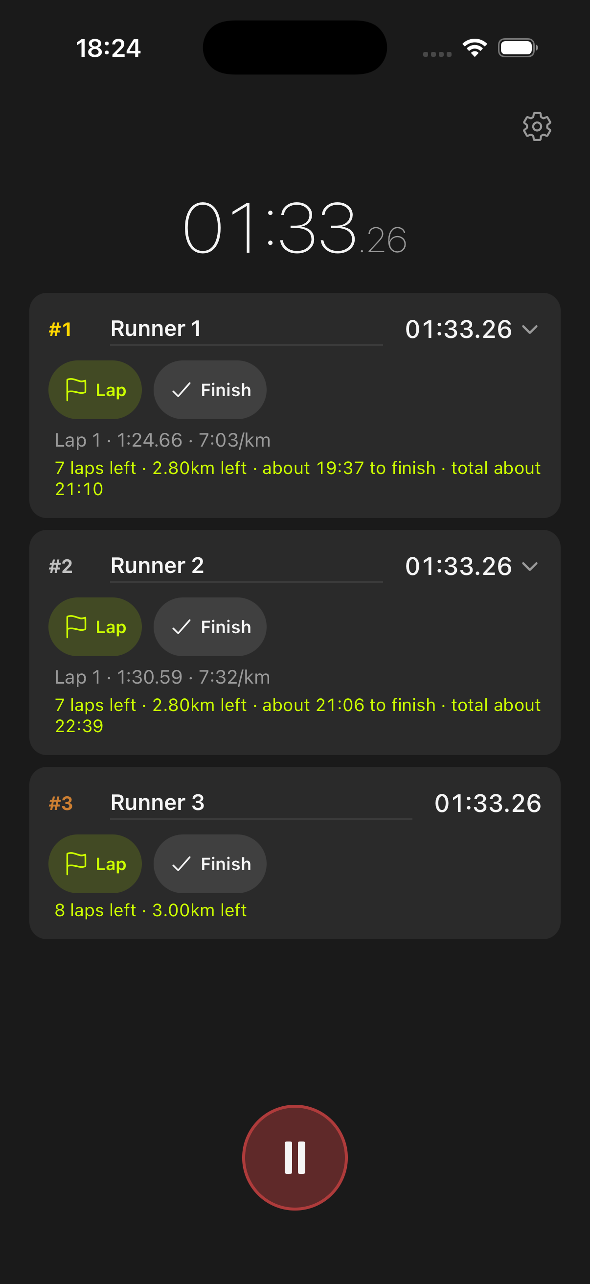 Läuferliste der Mehrfach-Stoppuhr mit Lap-Pace und Restdistanz-Kontext pro Läufer in einer aktiven Timing-Session